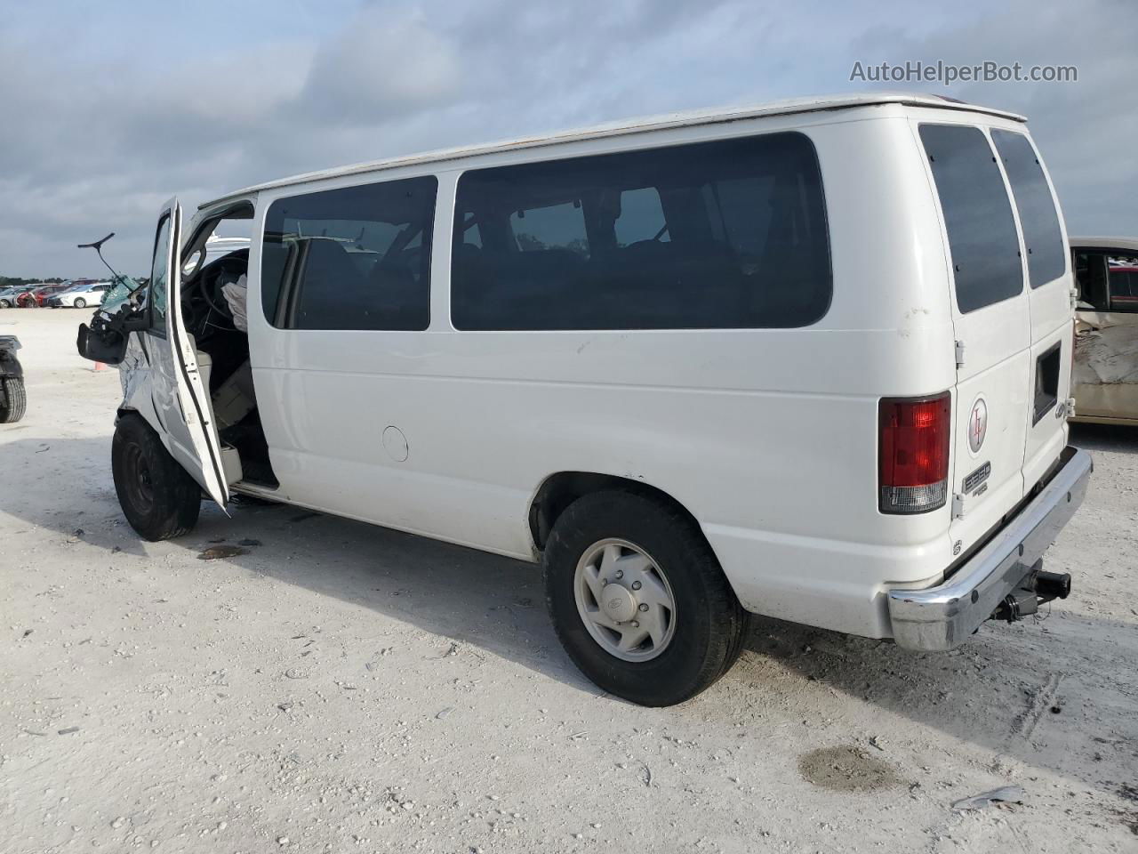 2008 Ford Econoline E350 Super Duty Wagon White vin: 1FBNE31L88DB53817