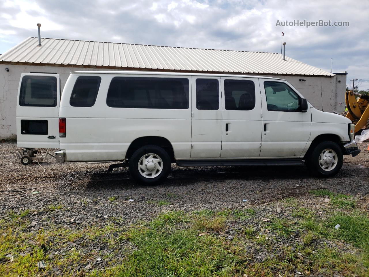 2008 Ford Econoline E350 Super Duty Wagon White vin: 1FBSS31L38DB08070