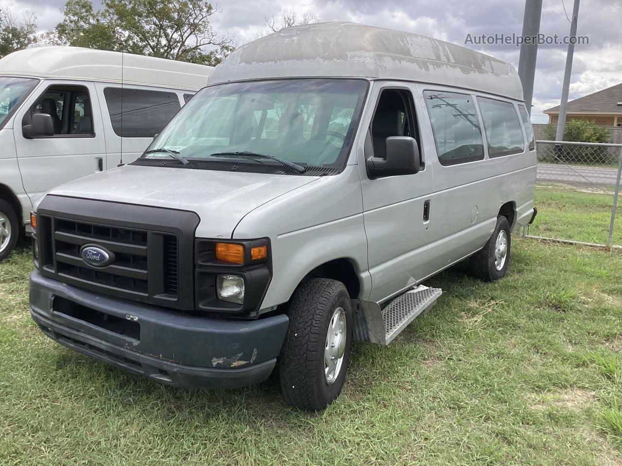 2010 Ford Econoline E350 Super Duty Wagon Серебряный vin: 1FBSS3BL2ADA57276