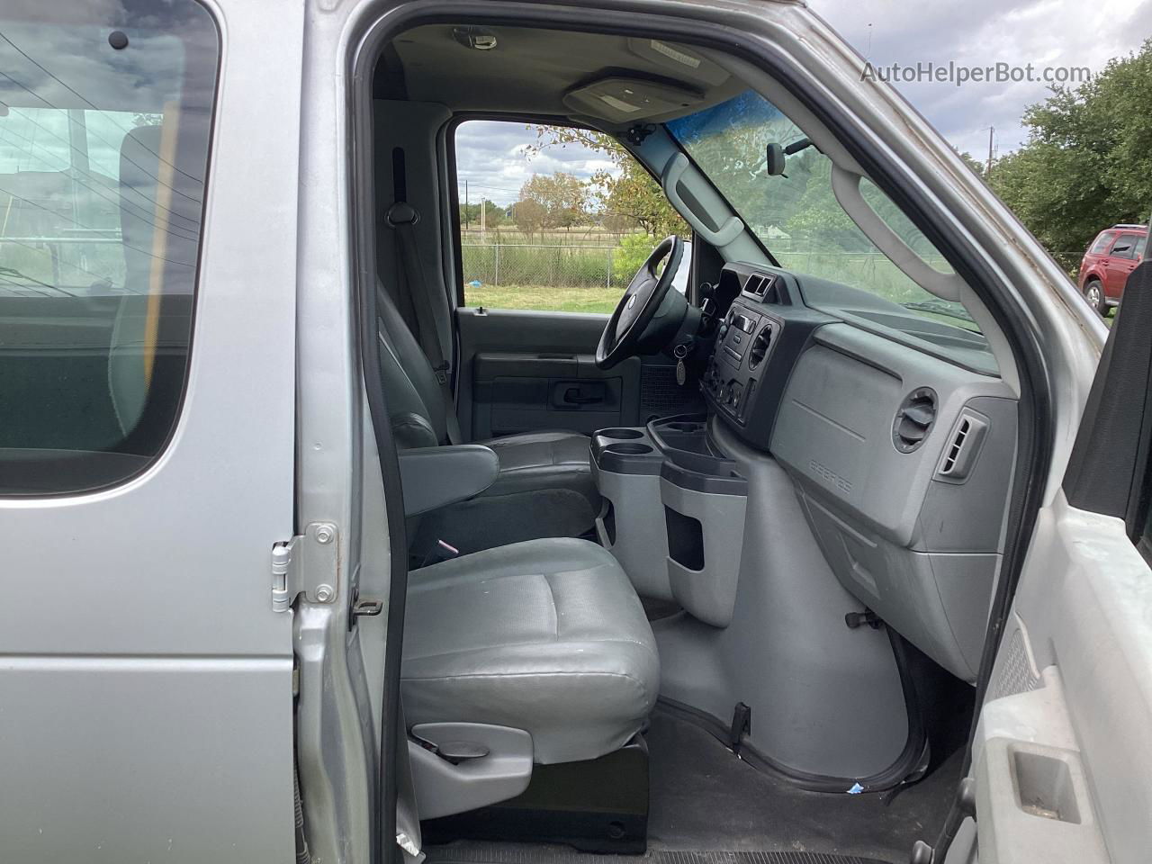 2010 Ford Econoline E350 Super Duty Wagon Серебряный vin: 1FBSS3BL2ADA57276