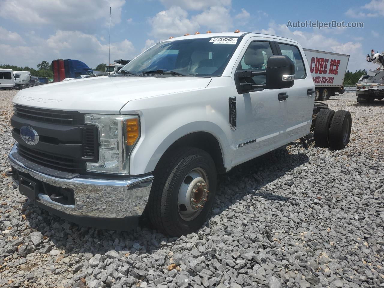 2017 Ford F350 Super Duty White vin: 1FD8W3GT8HEB62455