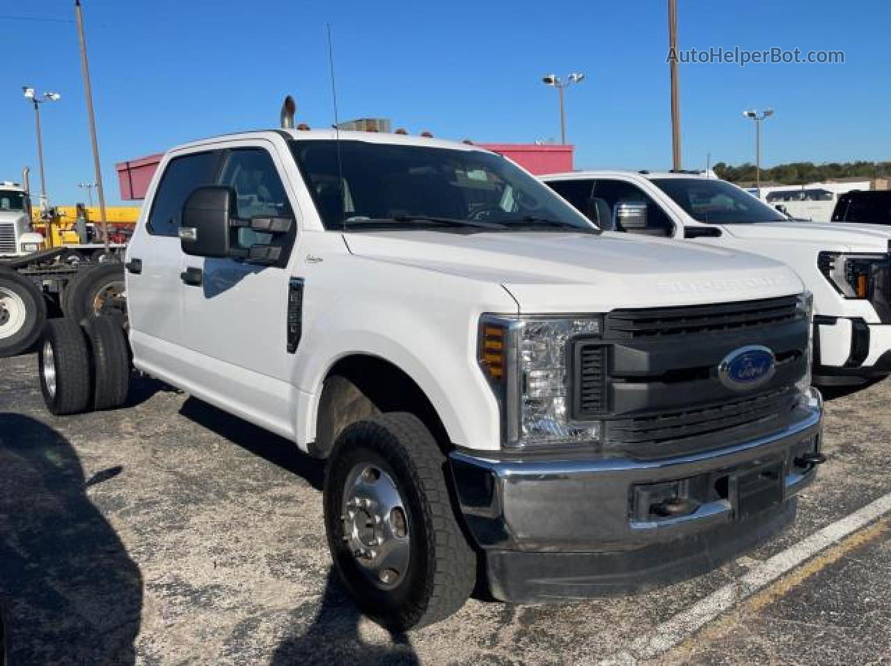 2019 Ford F350 Super Duty White vin: 1FD8W3H68KEE90748