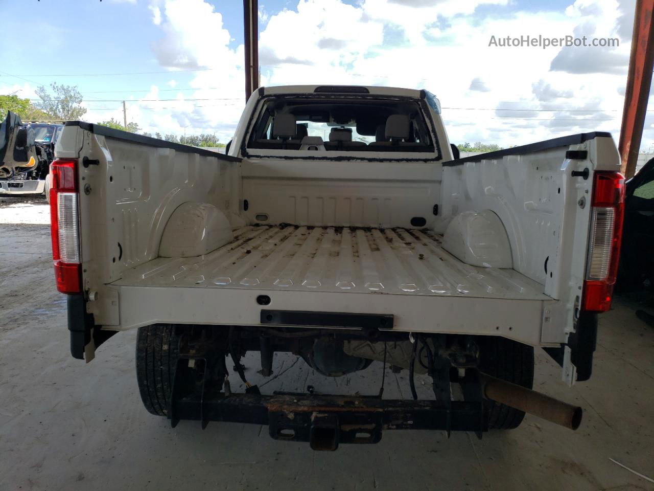 2017 Ford F350 Super Duty White vin: 1FD8X3B63HEB81428