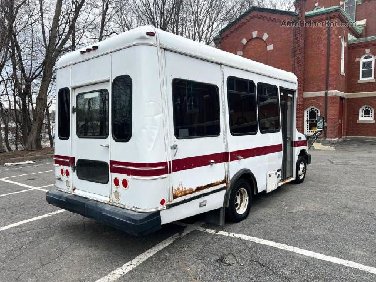 2013 Ford Econoline E350 Super Duty Cutaway Van White vin: 1FDEE3FL9DDA79091