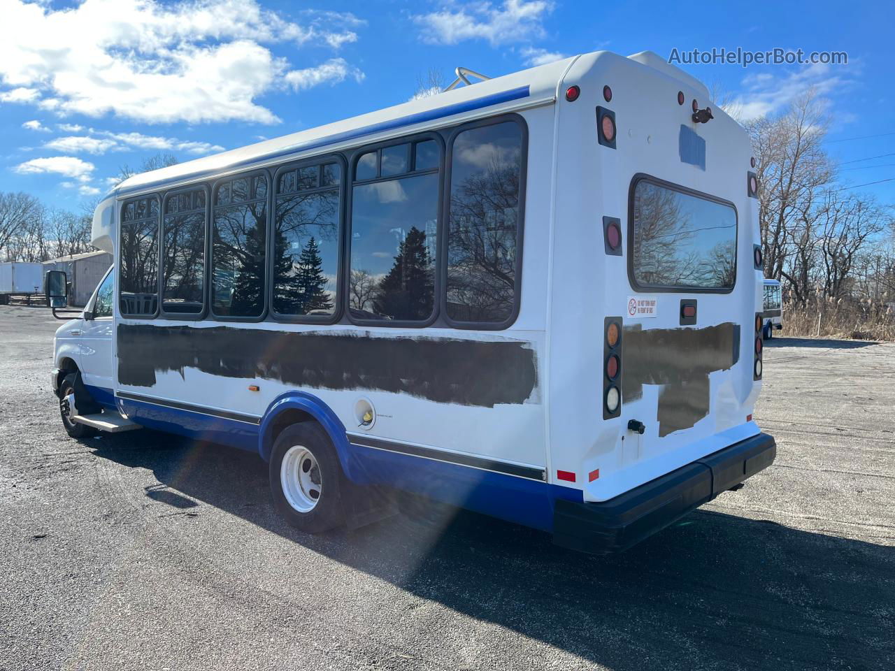 2010 Ford Econoline E450 Super Duty Cutaway Van White vin: 1FDFE4FP2ADA41212