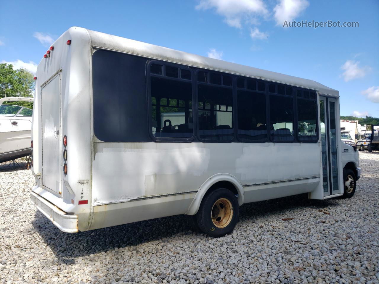 2012 Ford Econoline E450 Super Duty Cutaway Van White vin: 1FDFE4FS6CDB18882