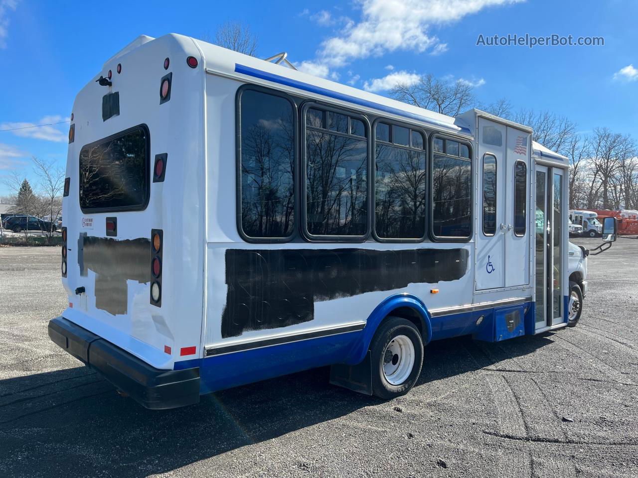 2013 Ford Econoline E450 Super Duty Cutaway Van White vin: 1FDFE4FSXDDB30809