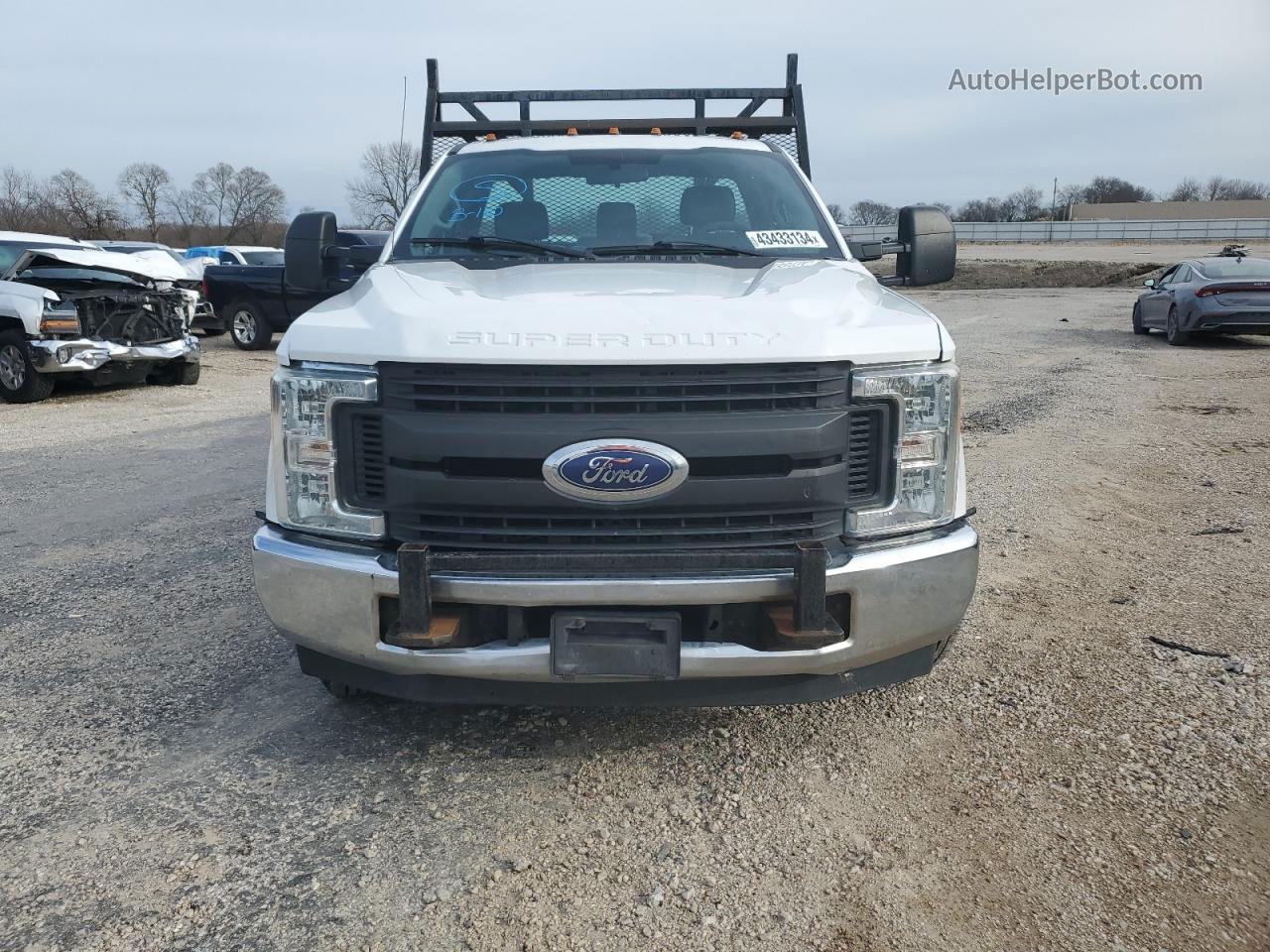 2017 Ford F350 Super Duty White vin: 1FDRF3GT3HEC68333