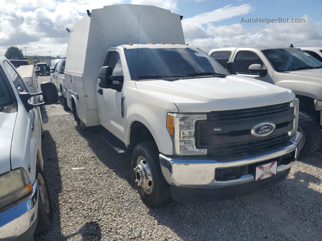 2017 Ford F350 Super Duty White vin: 1FDRF3H68HEC23462