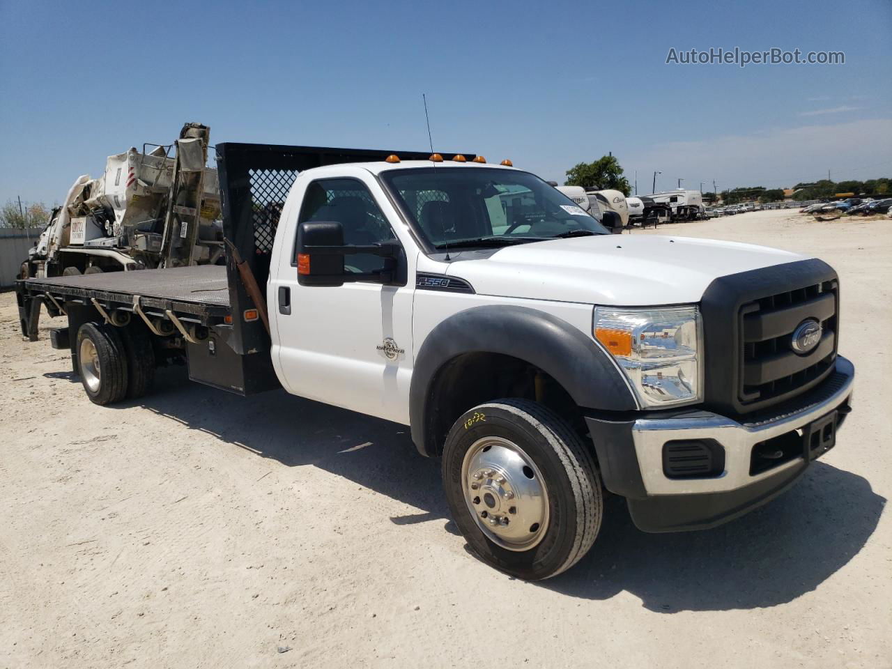 2015 Ford F550 Super Duty White vin: 1FDUF5GT9FED70528