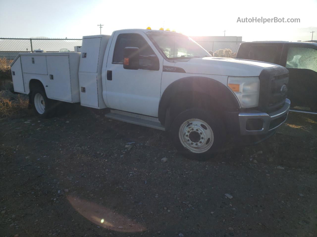 2015 Ford F550 Super Duty White vin: 1FDUF5GY6FEC05550