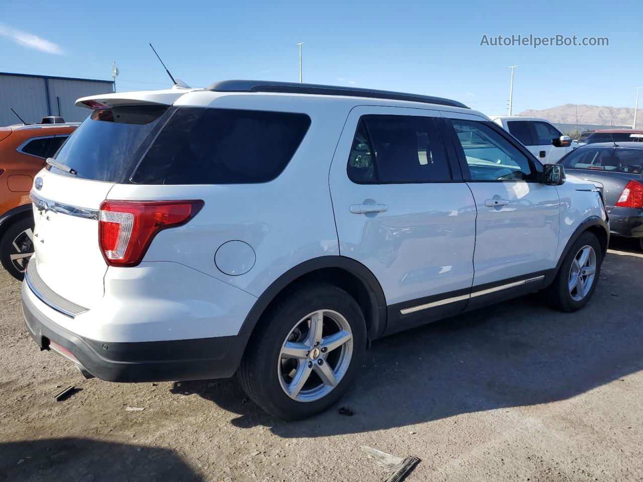 2018 Ford Explorer Xlt White vin: 1FM5K7D81JGA31948