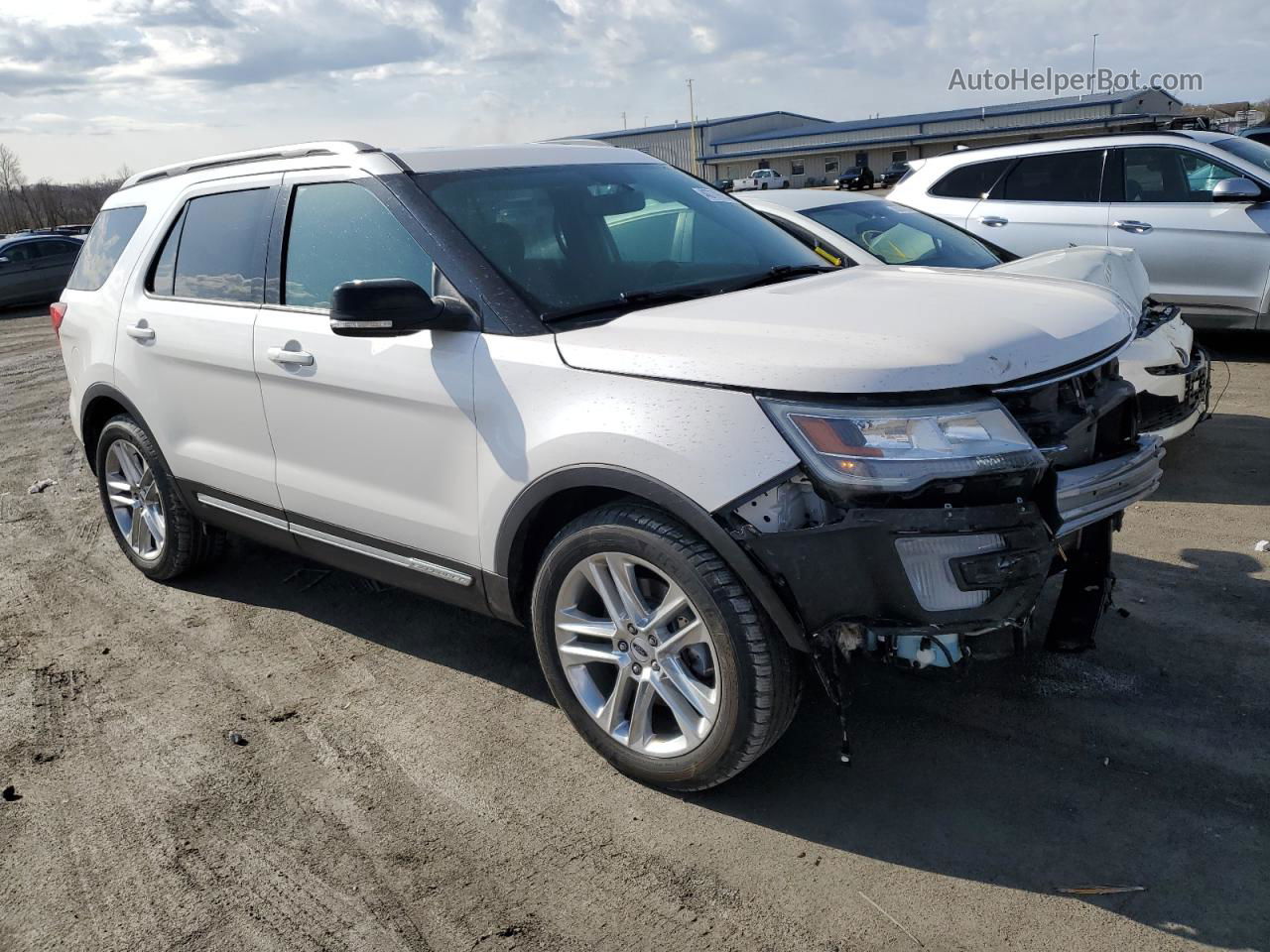 2017 Ford Explorer Xlt White vin: 1FM5K7D83HGE09861