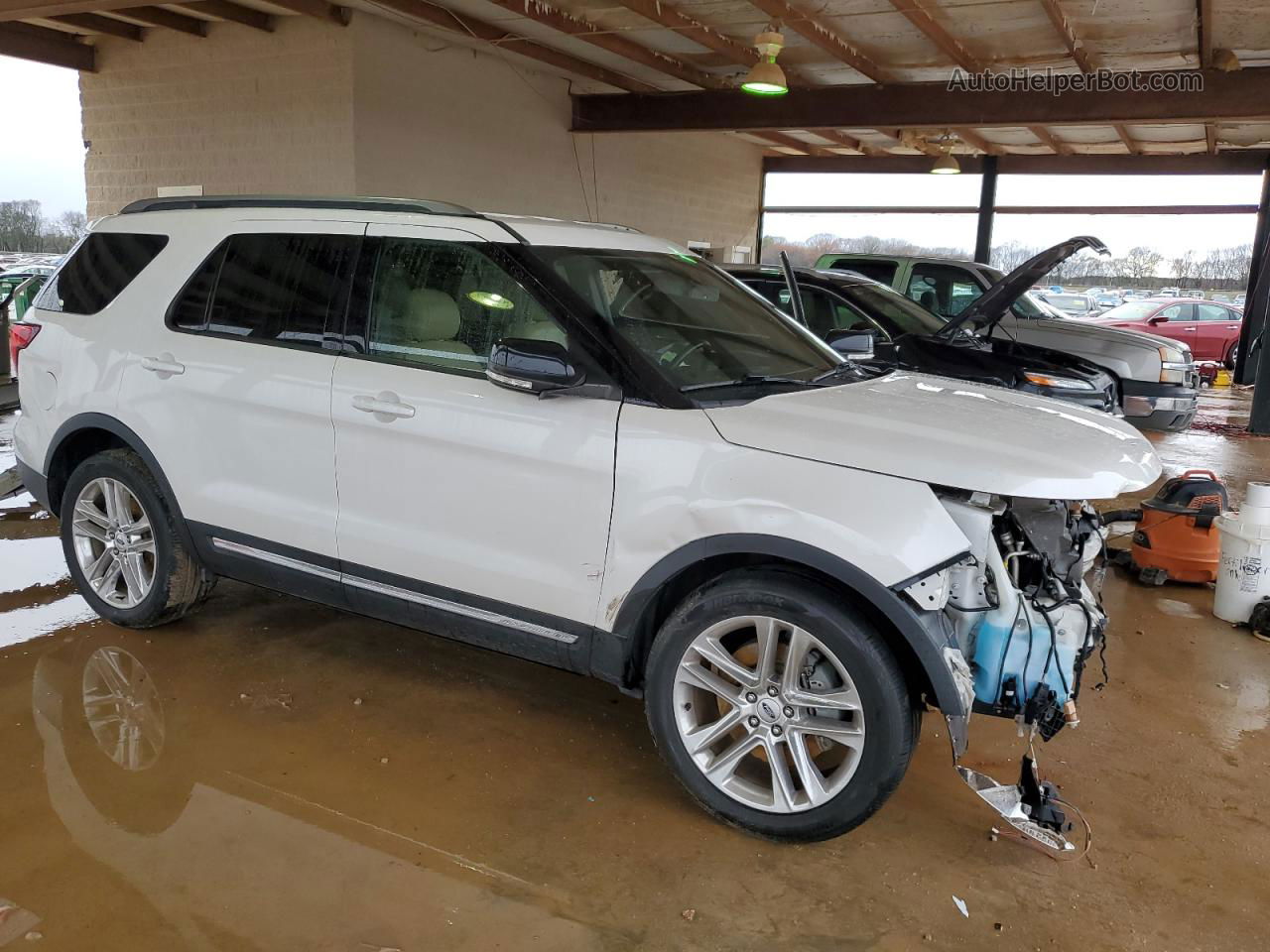 2017 Ford Explorer Xlt White vin: 1FM5K7D85HGB60141