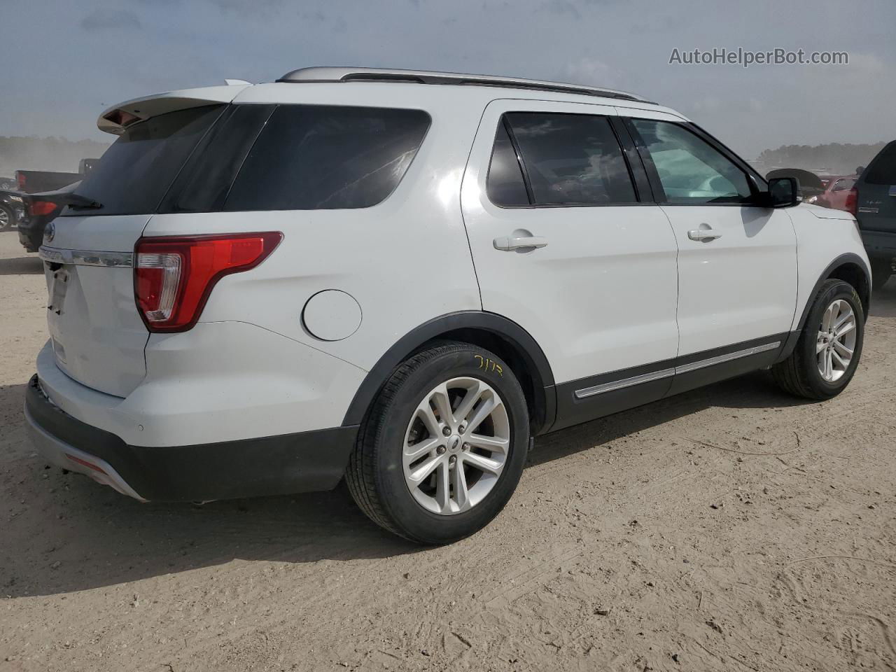 2017 Ford Explorer Xlt White vin: 1FM5K7D85HGC13159