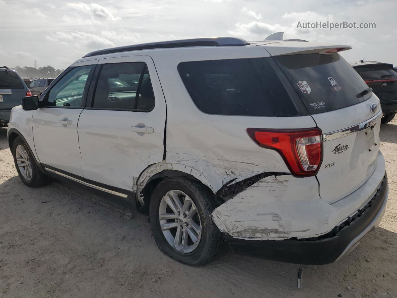 2017 Ford Explorer Xlt White vin: 1FM5K7D85HGC13159