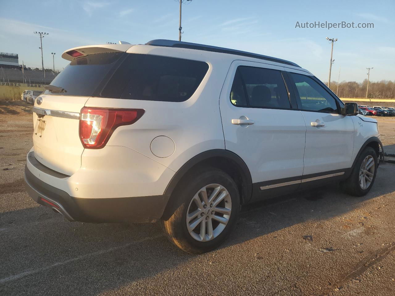 2017 Ford Explorer Xlt White vin: 1FM5K7D87HGC99235