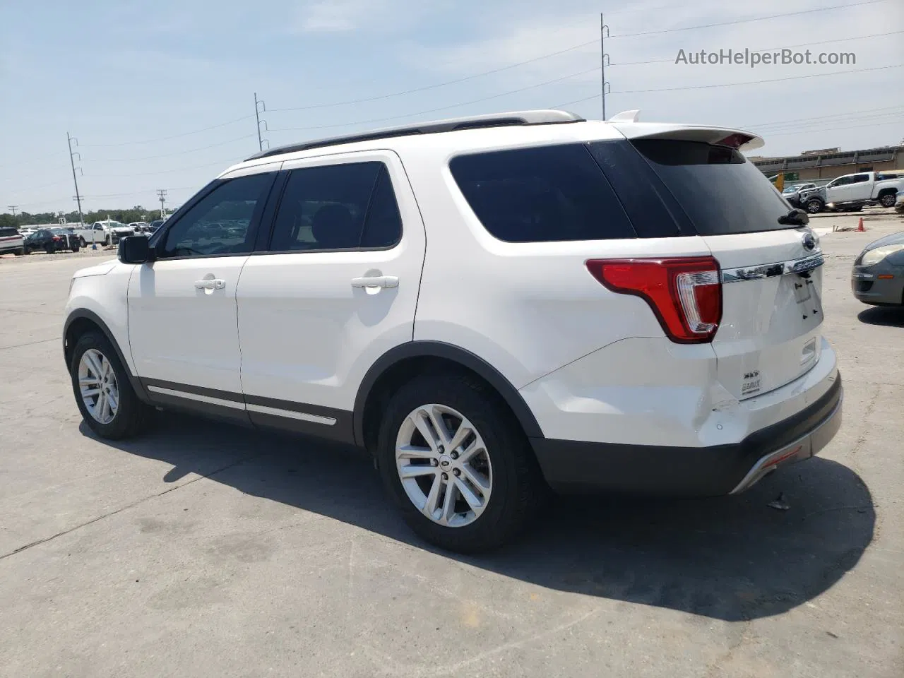 2017 Ford Explorer Xlt White vin: 1FM5K7D88HGC64753