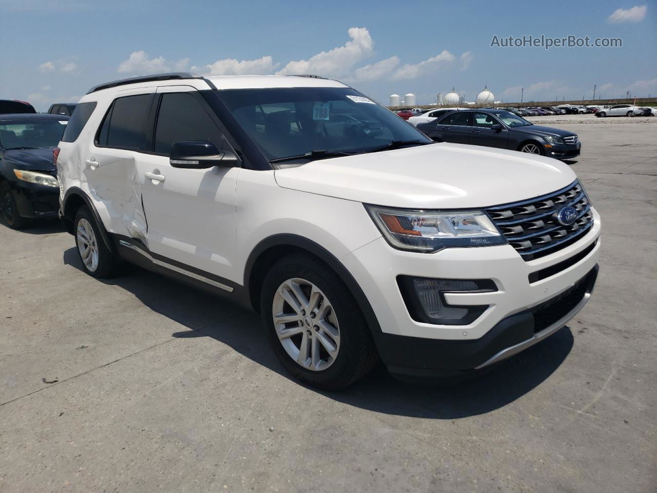 2017 Ford Explorer Xlt White vin: 1FM5K7D88HGC64753