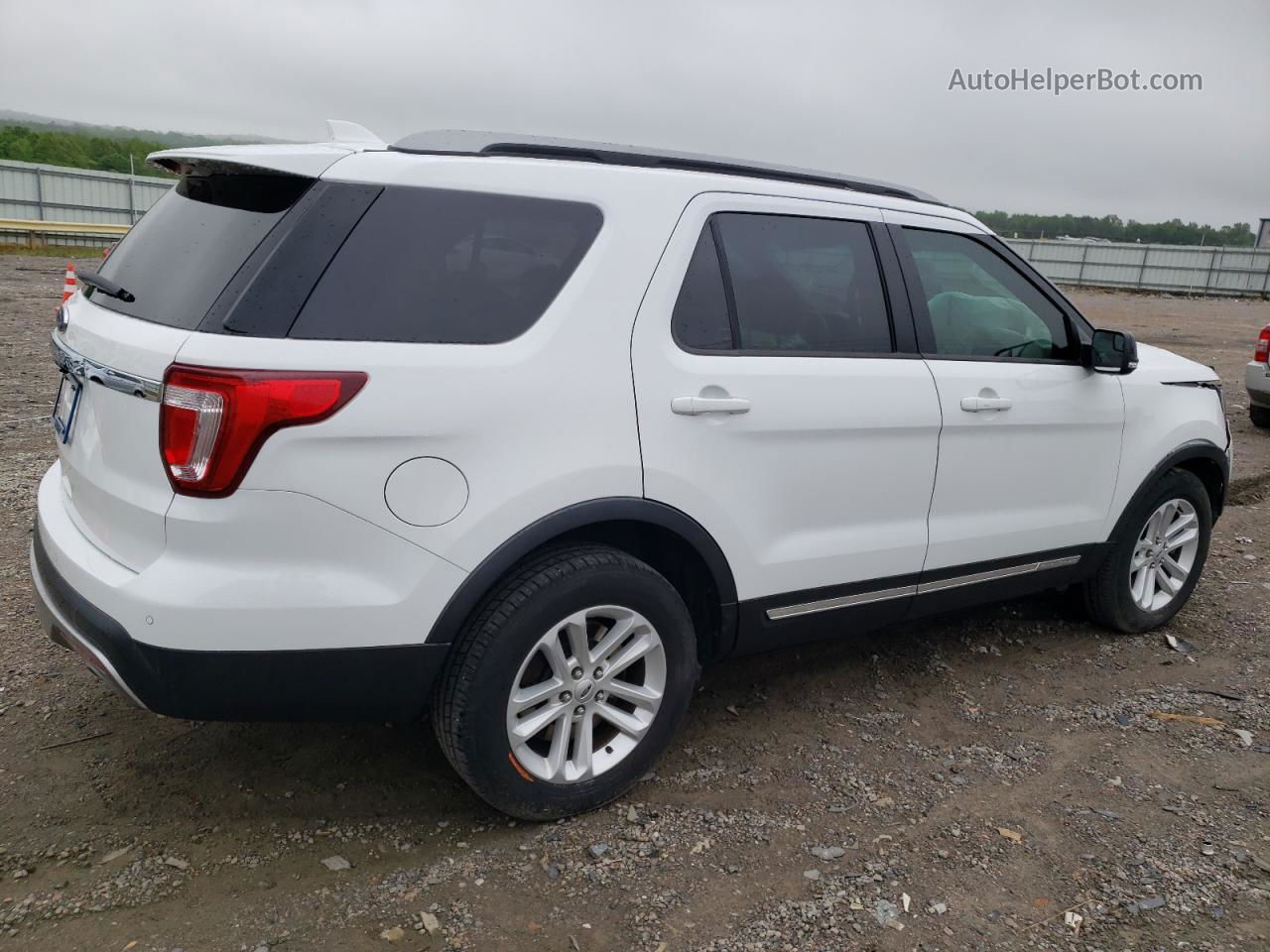 2017 Ford Explorer Xlt White vin: 1FM5K7D89HGB89660