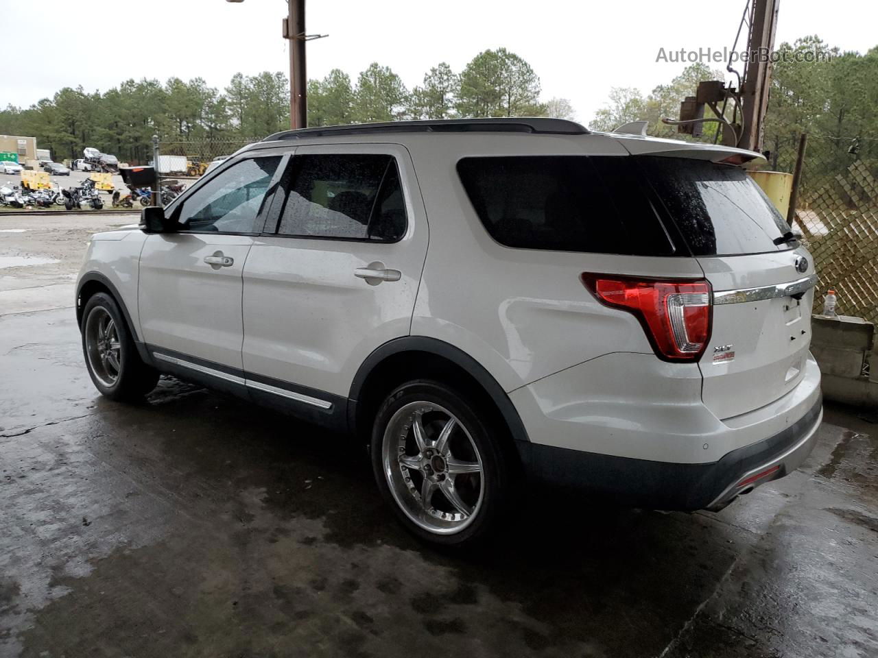 2017 Ford Explorer Xlt White vin: 1FM5K7DH2HGB50439