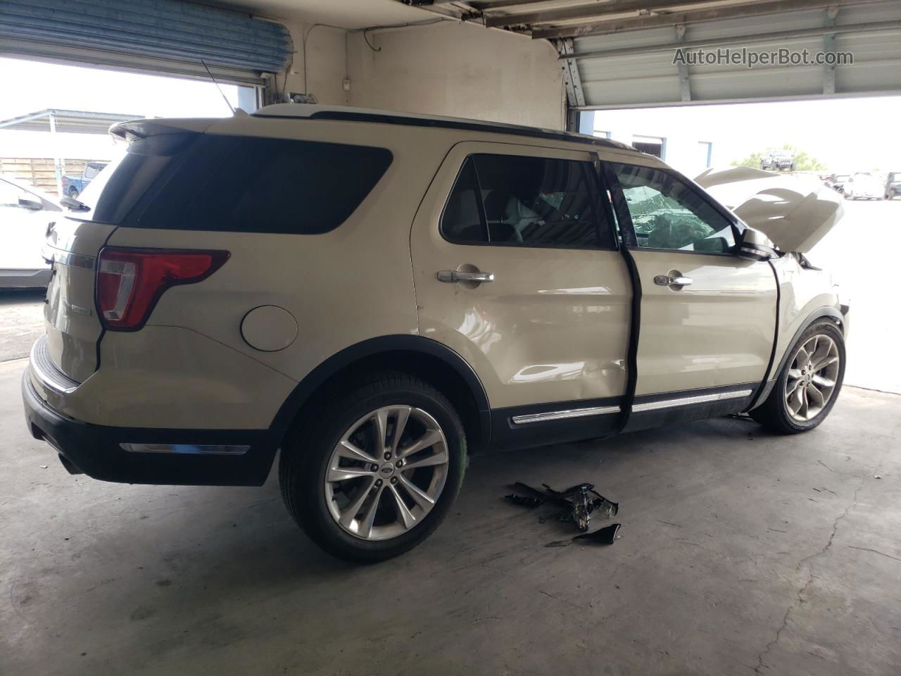 2018 Ford Explorer Limited Кремовый vin: 1FM5K7FH5JGC93128