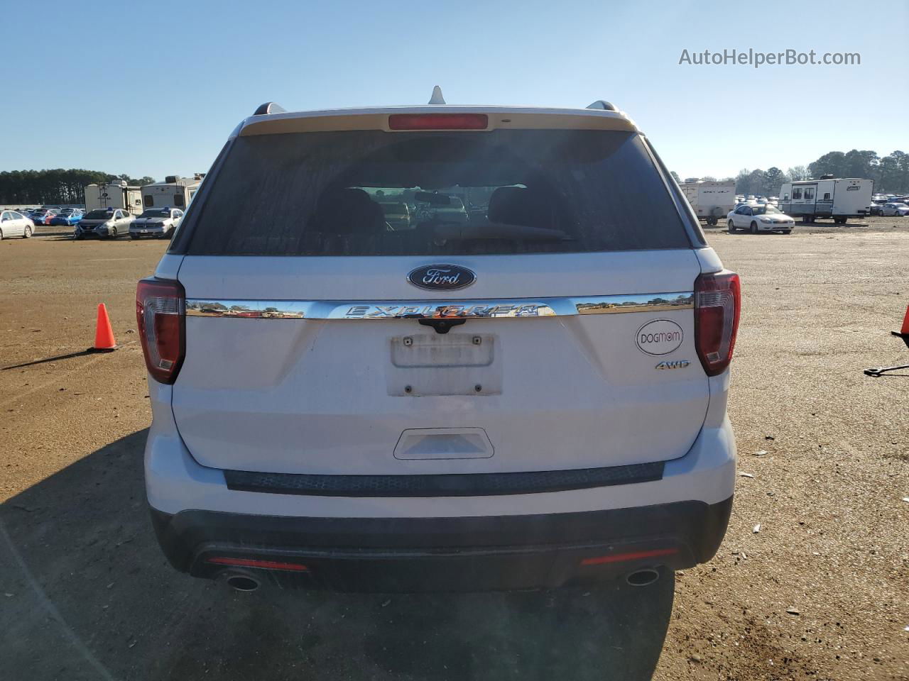 2017 Ford Explorer  White vin: 1FM5K8B82HGC56124