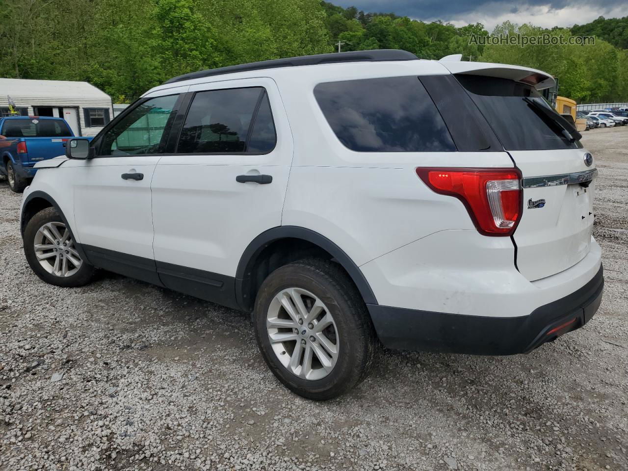 2017 Ford Explorer  White vin: 1FM5K8B85HGB61217