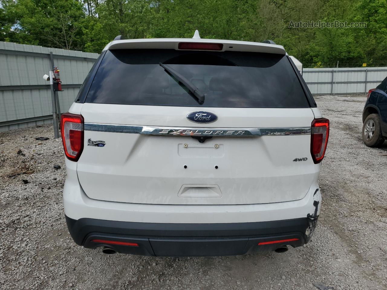 2017 Ford Explorer  White vin: 1FM5K8B85HGB61217