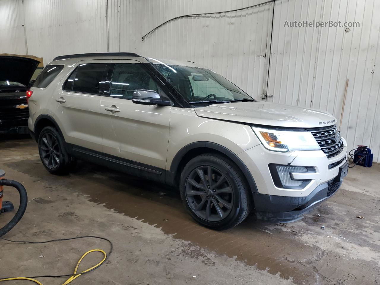 2017 Ford Explorer Xlt Серебряный vin: 1FM5K8D85HGA93448