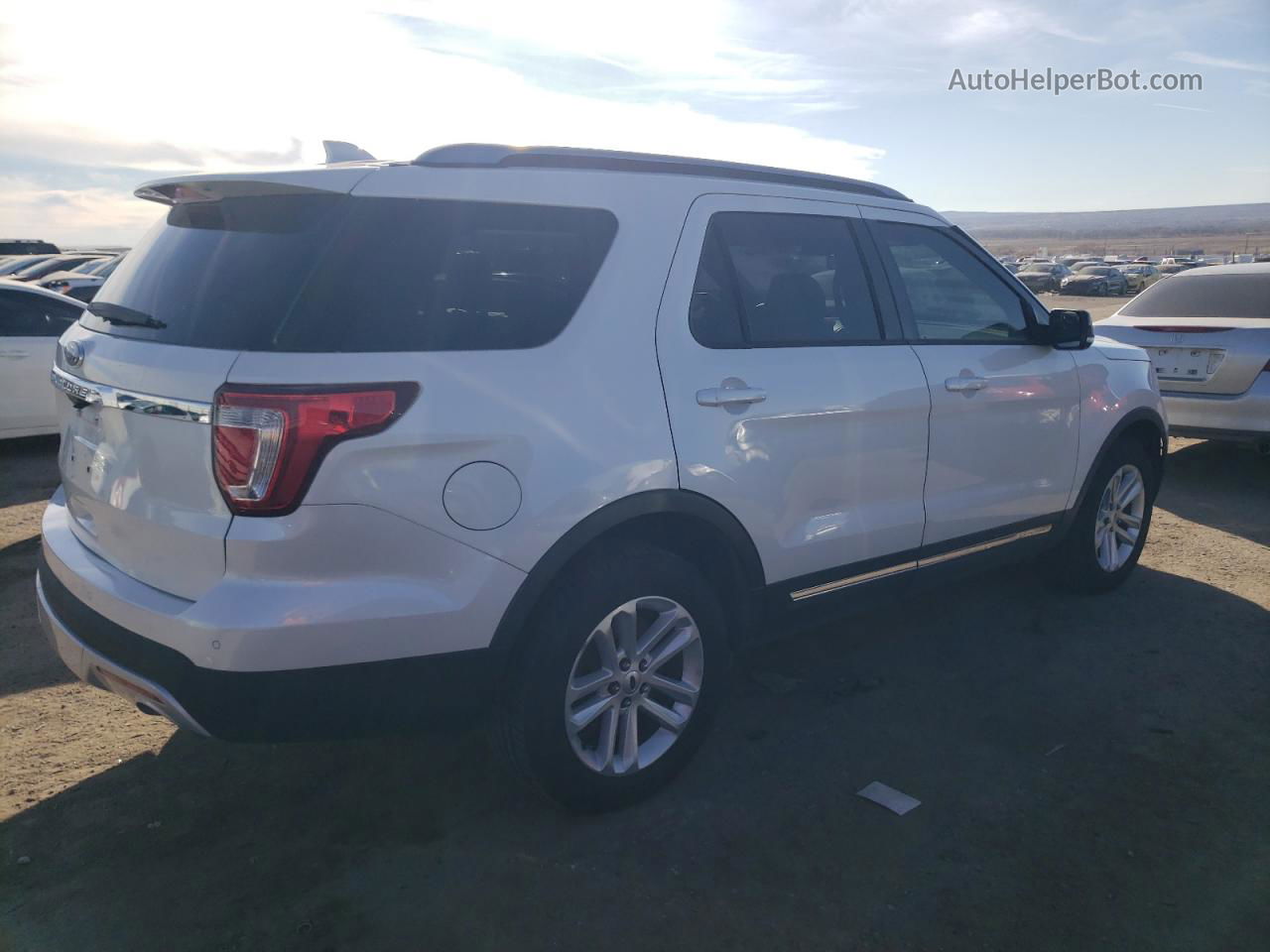 2016 Ford Explorer Xlt White vin: 1FM5K8D87GGA16577