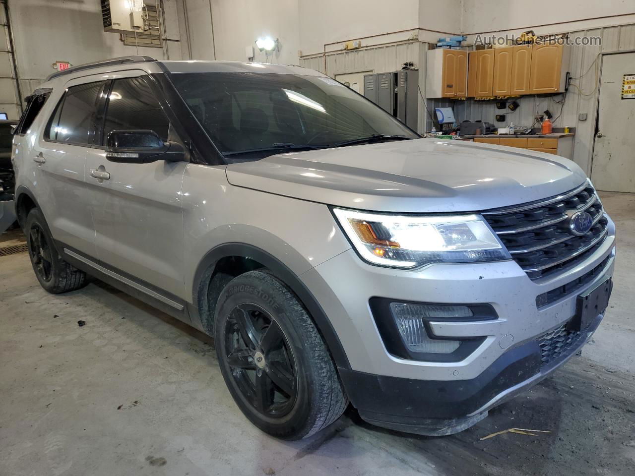 2016 Ford Explorer Xlt Серебряный vin: 1FM5K8DH2GGC58242