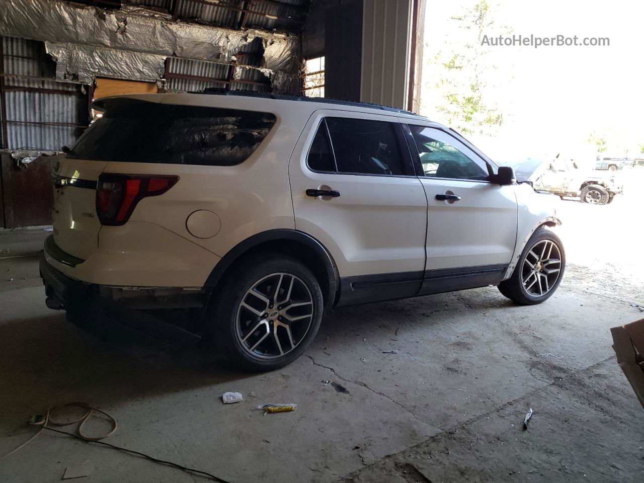 2018 Ford Explorer Sport White vin: 1FM5K8GT0JGA64042