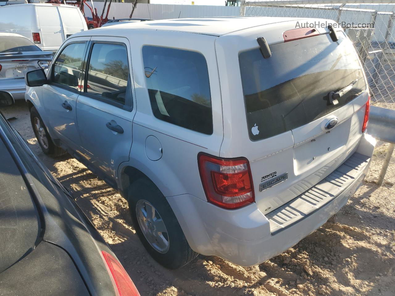 2009 Ford Escape Xls White vin: 1FMCU02709KC57409