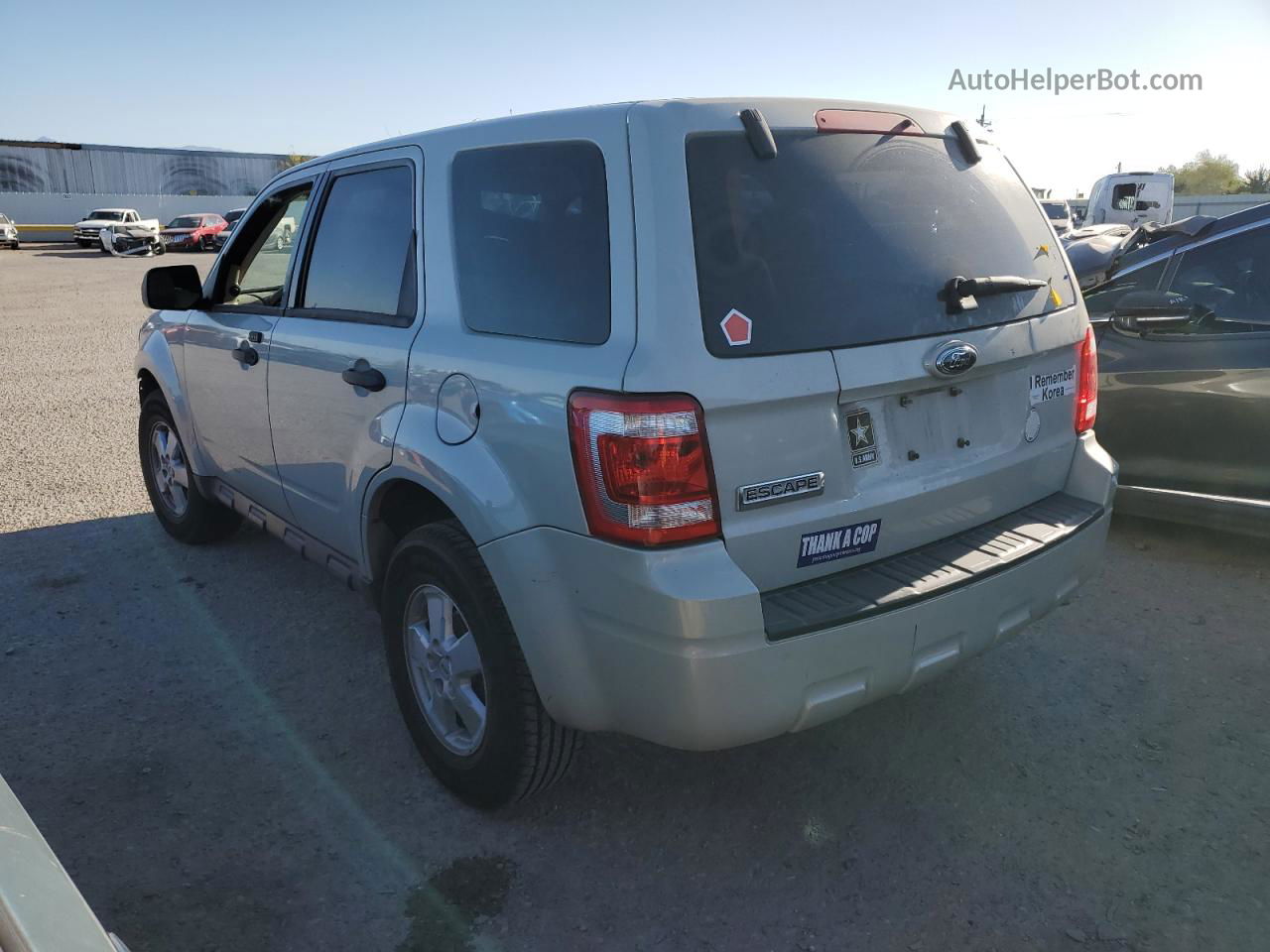 2009 Ford Escape Xls White vin: 1FMCU02759KA19586