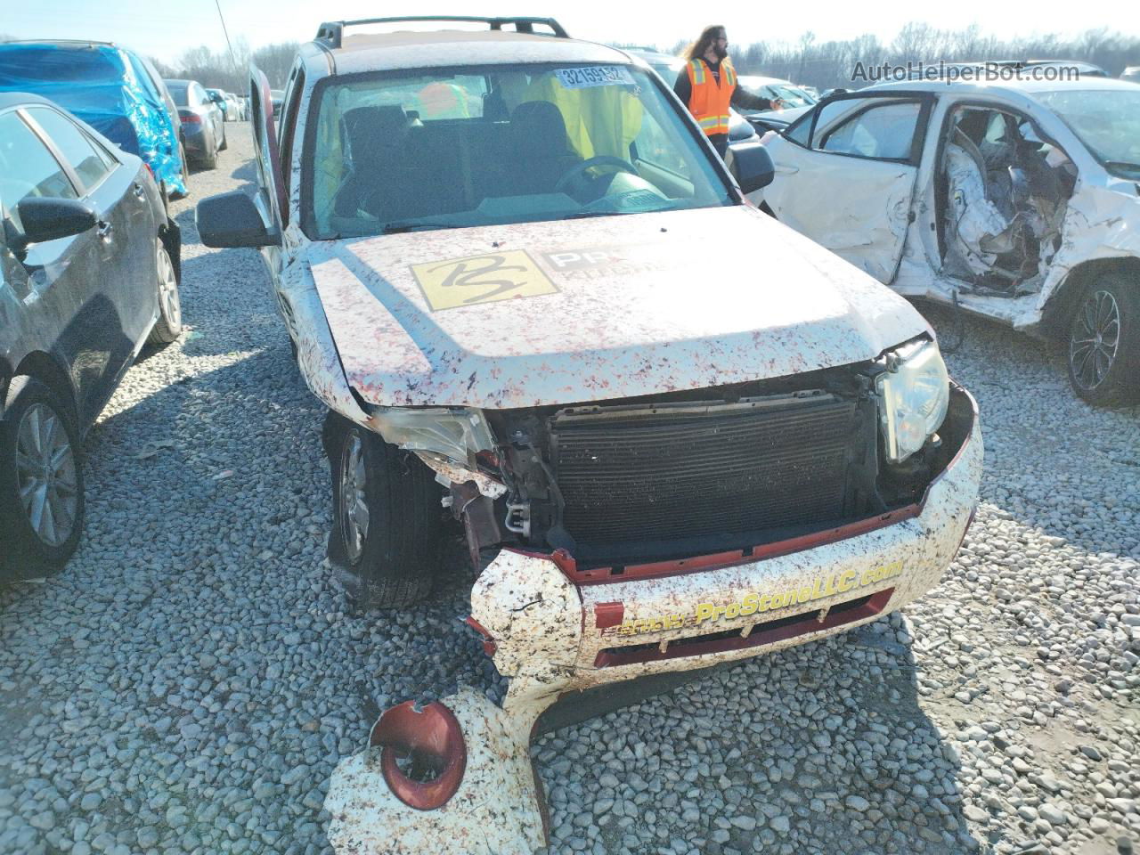 2009 Ford Escape Xls White vin: 1FMCU02769KB79654