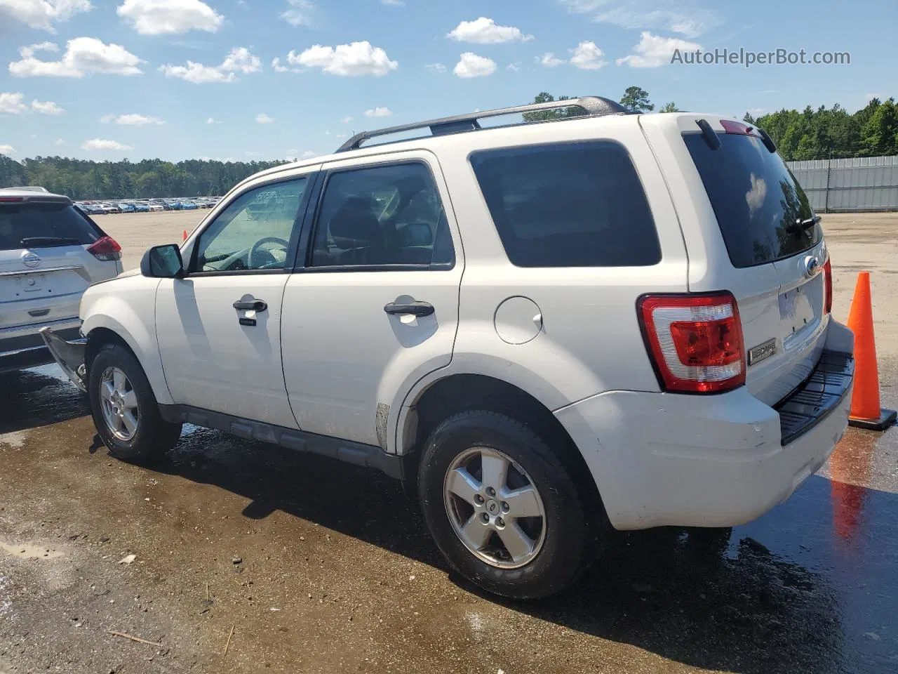 2009 Ford Escape Xlt White vin: 1FMCU03749KB70451