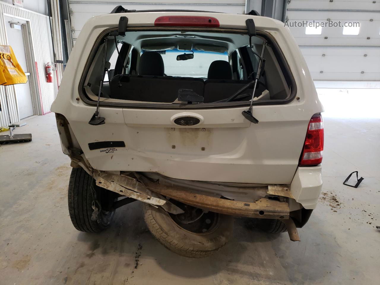 2009 Ford Escape Xlt Белый vin: 1FMCU037X9KD04749