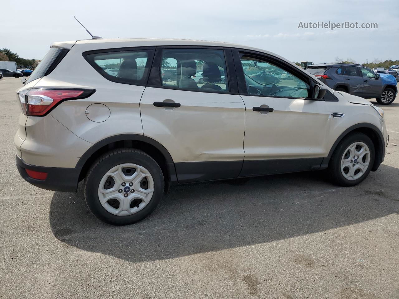 2017 Ford Escape S Золотой vin: 1FMCU0F70HUD04354