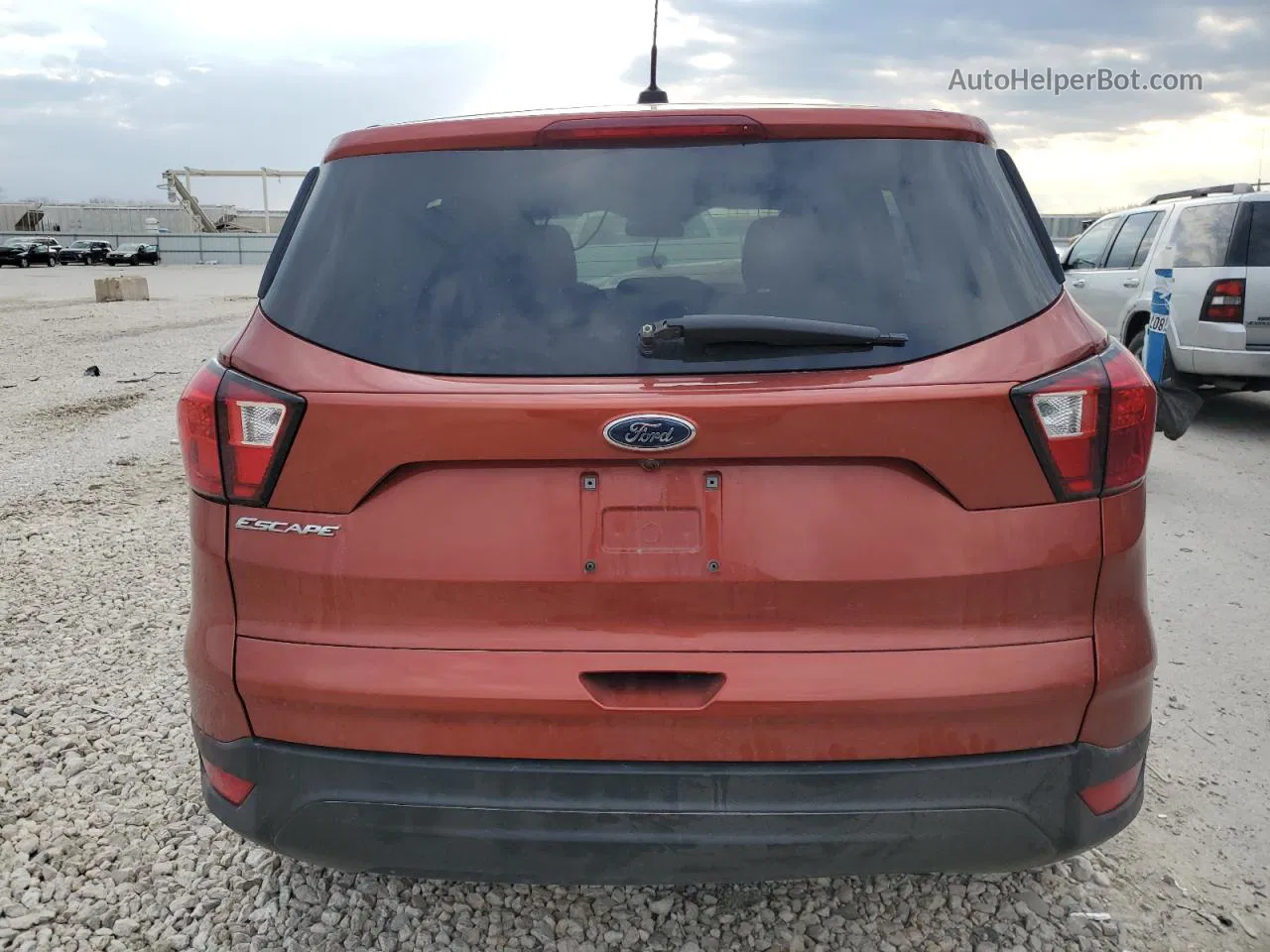 2019 Ford Escape S Красный vin: 1FMCU0F72KUC03730