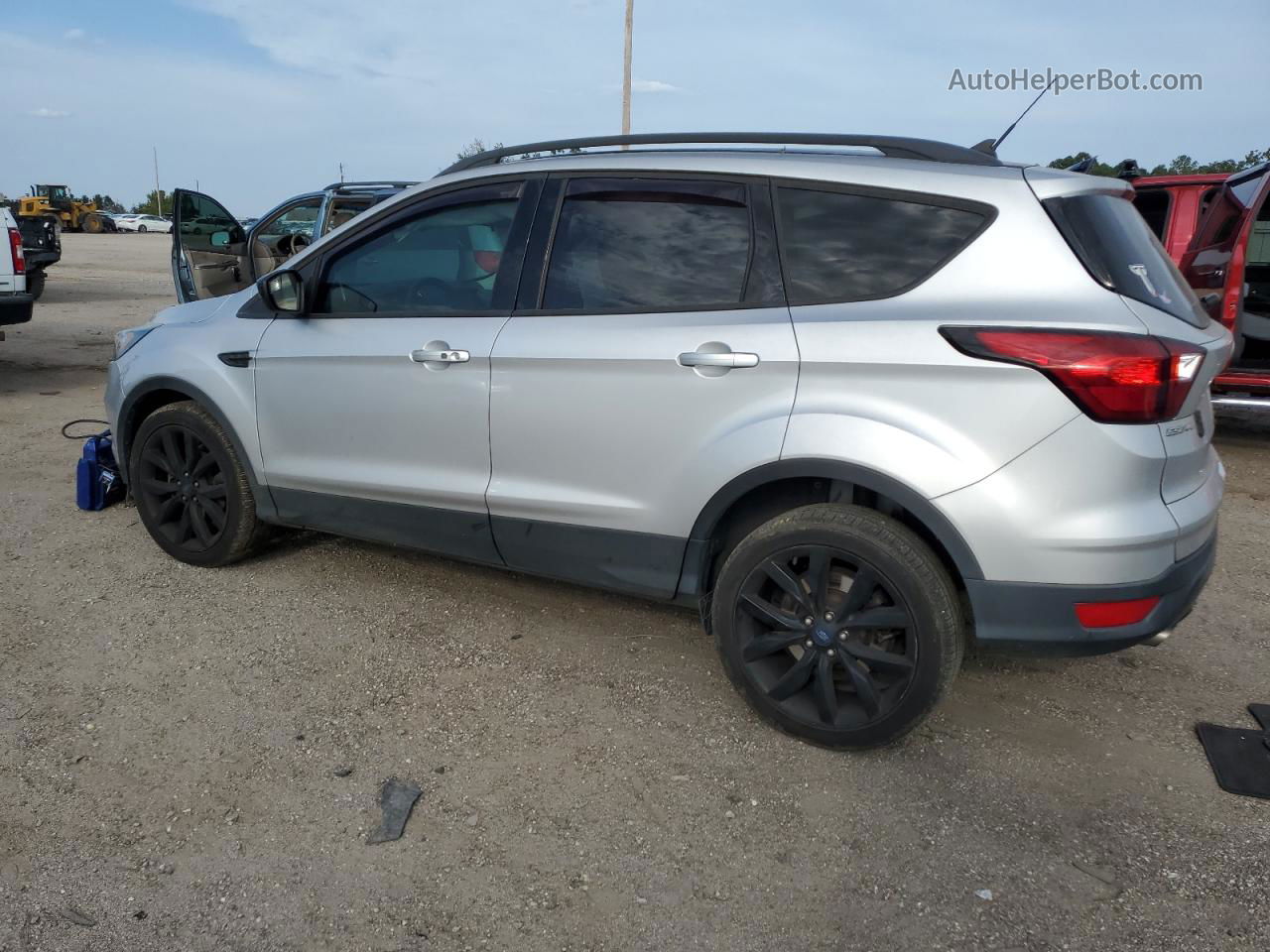 2019 Ford Escape Se Серебряный vin: 1FMCU0GD1KUB08872