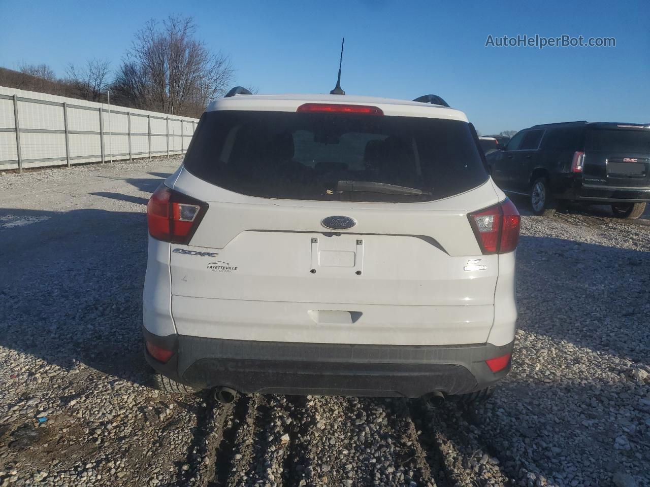 2019 Ford Escape Se White vin: 1FMCU0GD2KUA29873