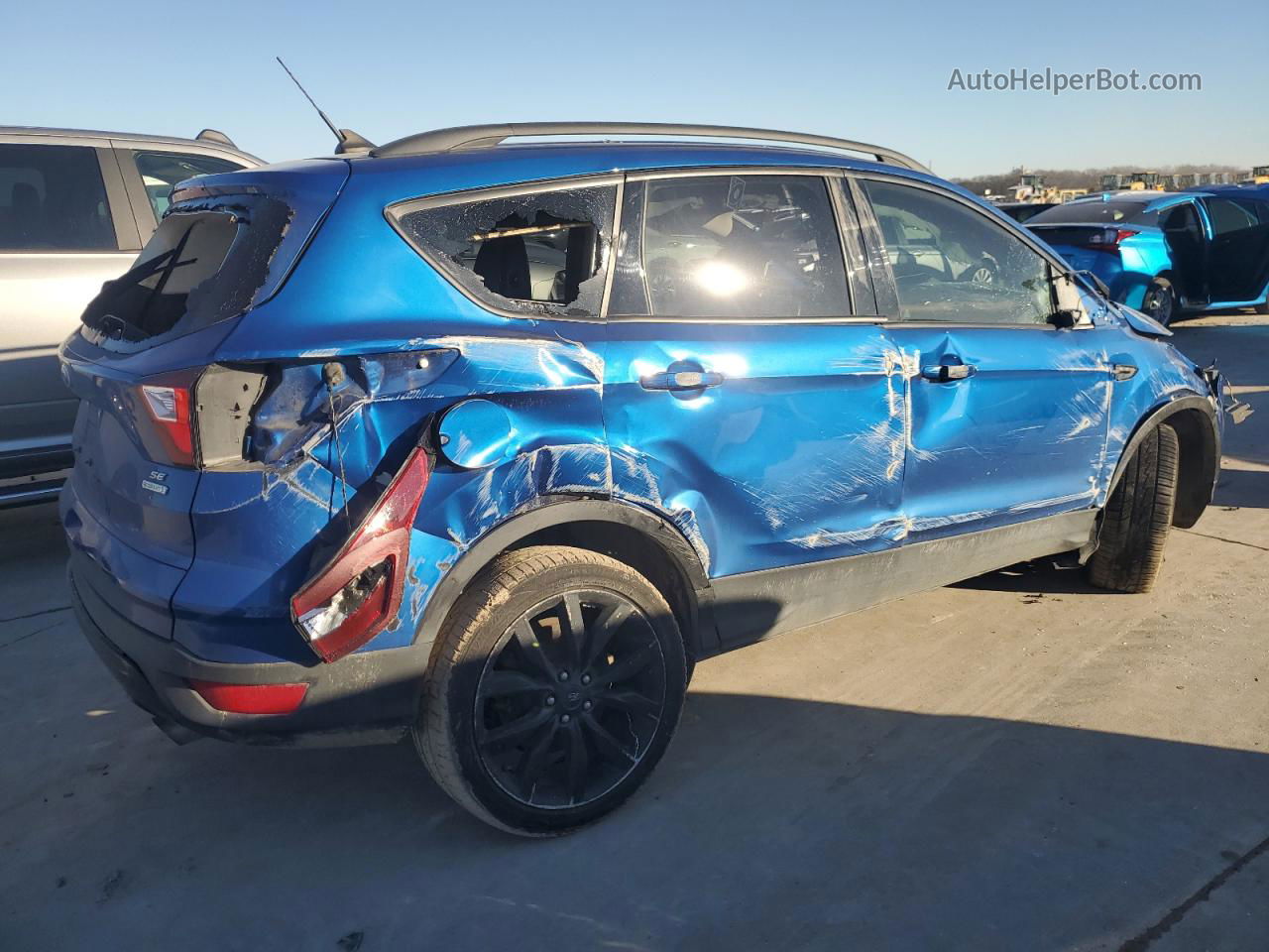 2019 Ford Escape Se Синий vin: 1FMCU0GD7KUB25949