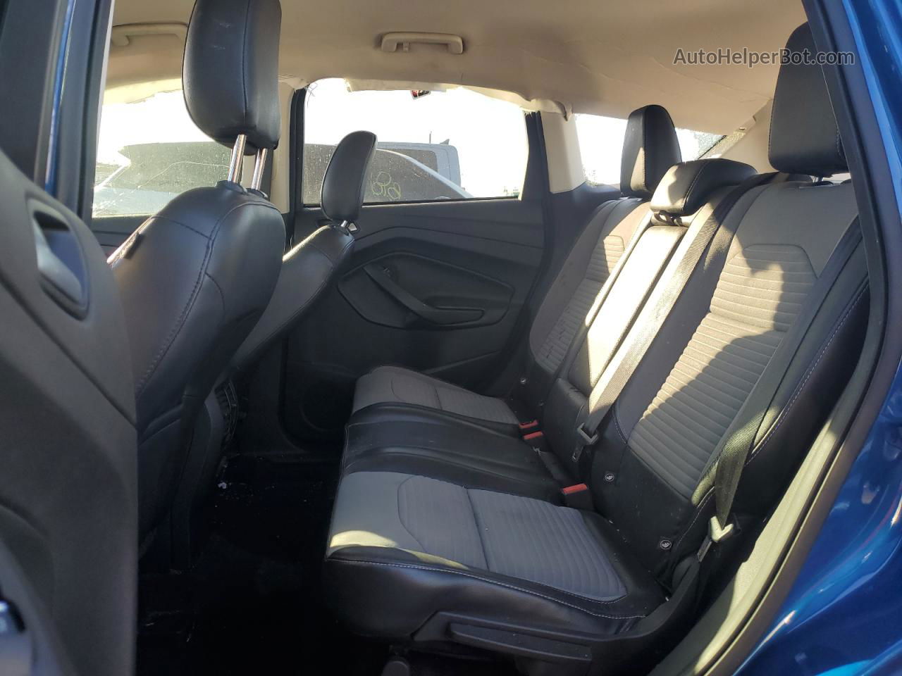 2019 Ford Escape Se Синий vin: 1FMCU0GD7KUB25949