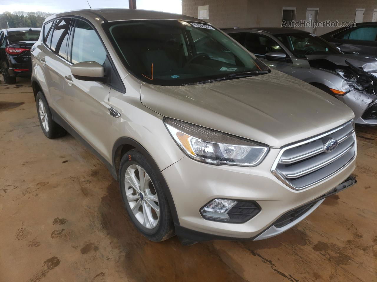 2017 Ford Escape Se Бежевый vin: 1FMCU0GD9HUE91405