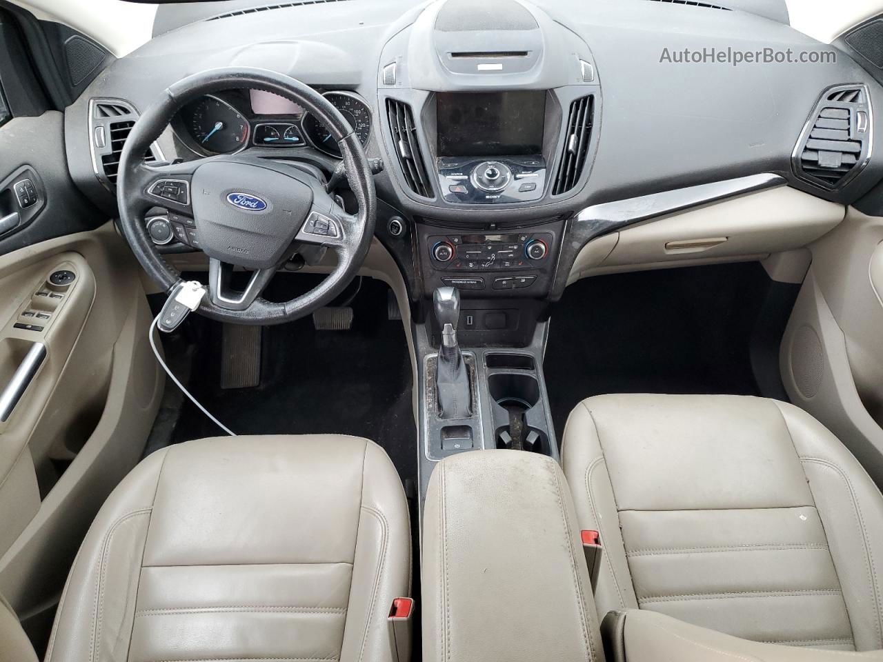 2017 Ford Escape Titanium Красный vin: 1FMCU0J90HUD40196