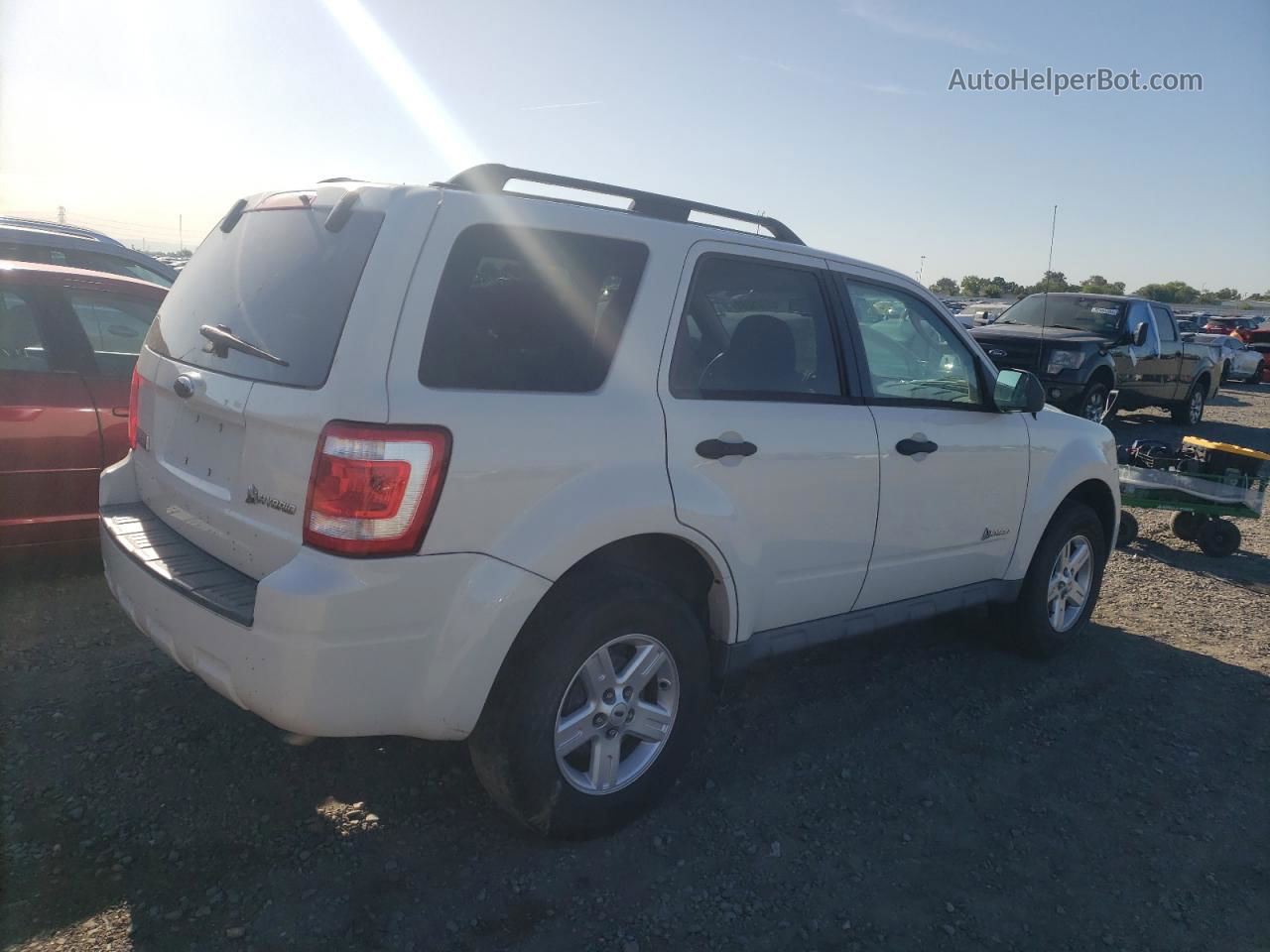 2009 Ford Escape Hybrid White vin: 1FMCU49339KB18949