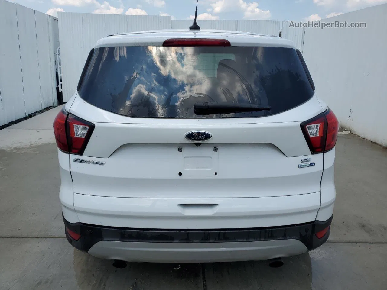 2019 Ford Escape Se Белый vin: 1FMCU9GD3KUB43126