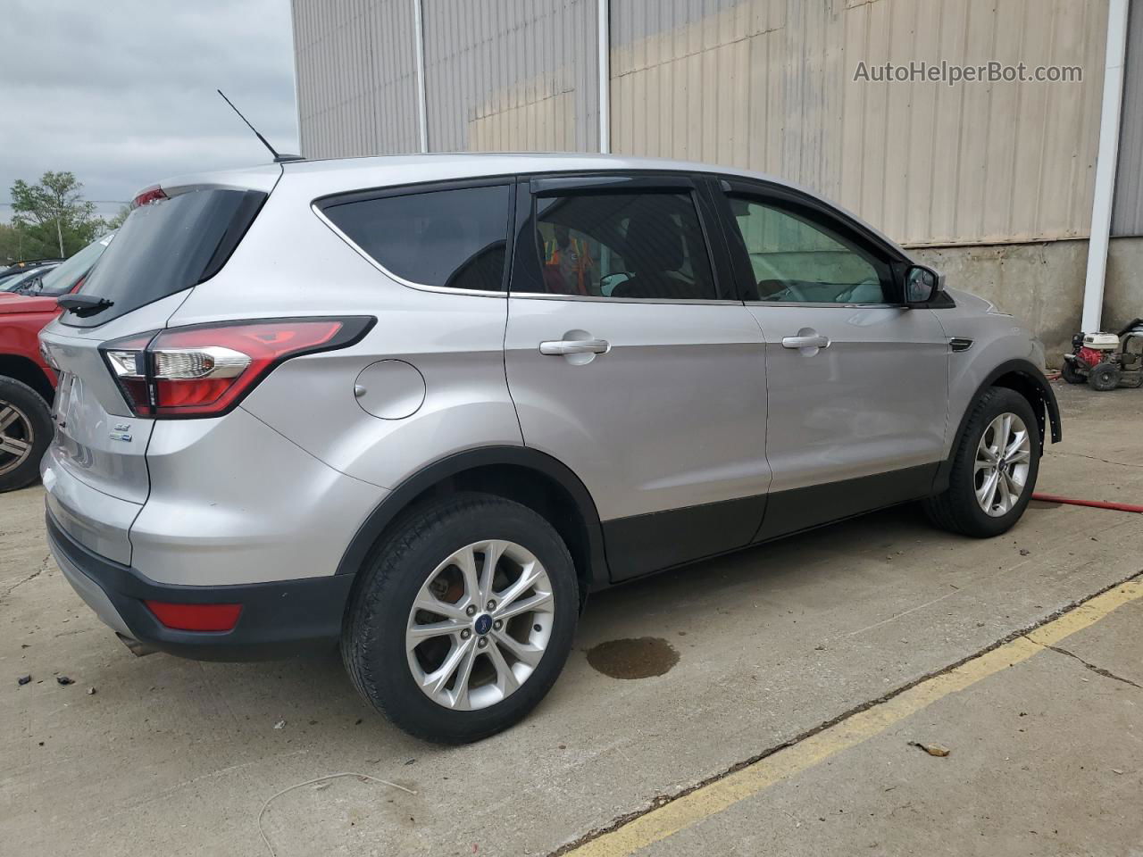 2017 Ford Escape Se Серебряный vin: 1FMCU9GD8HUB00605