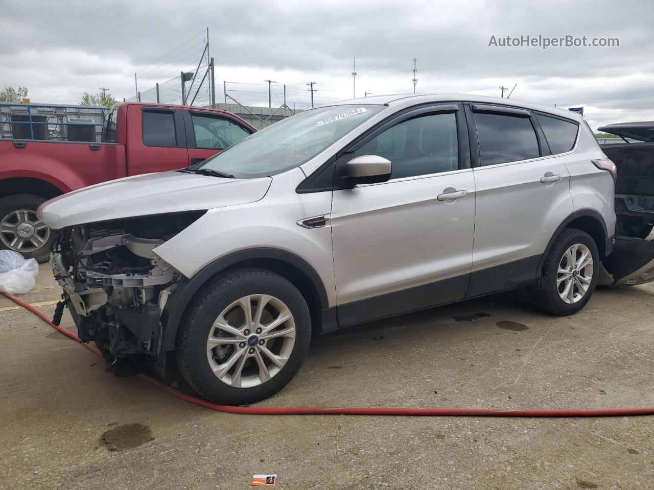 2017 Ford Escape Se Серебряный vin: 1FMCU9GD8HUB00605